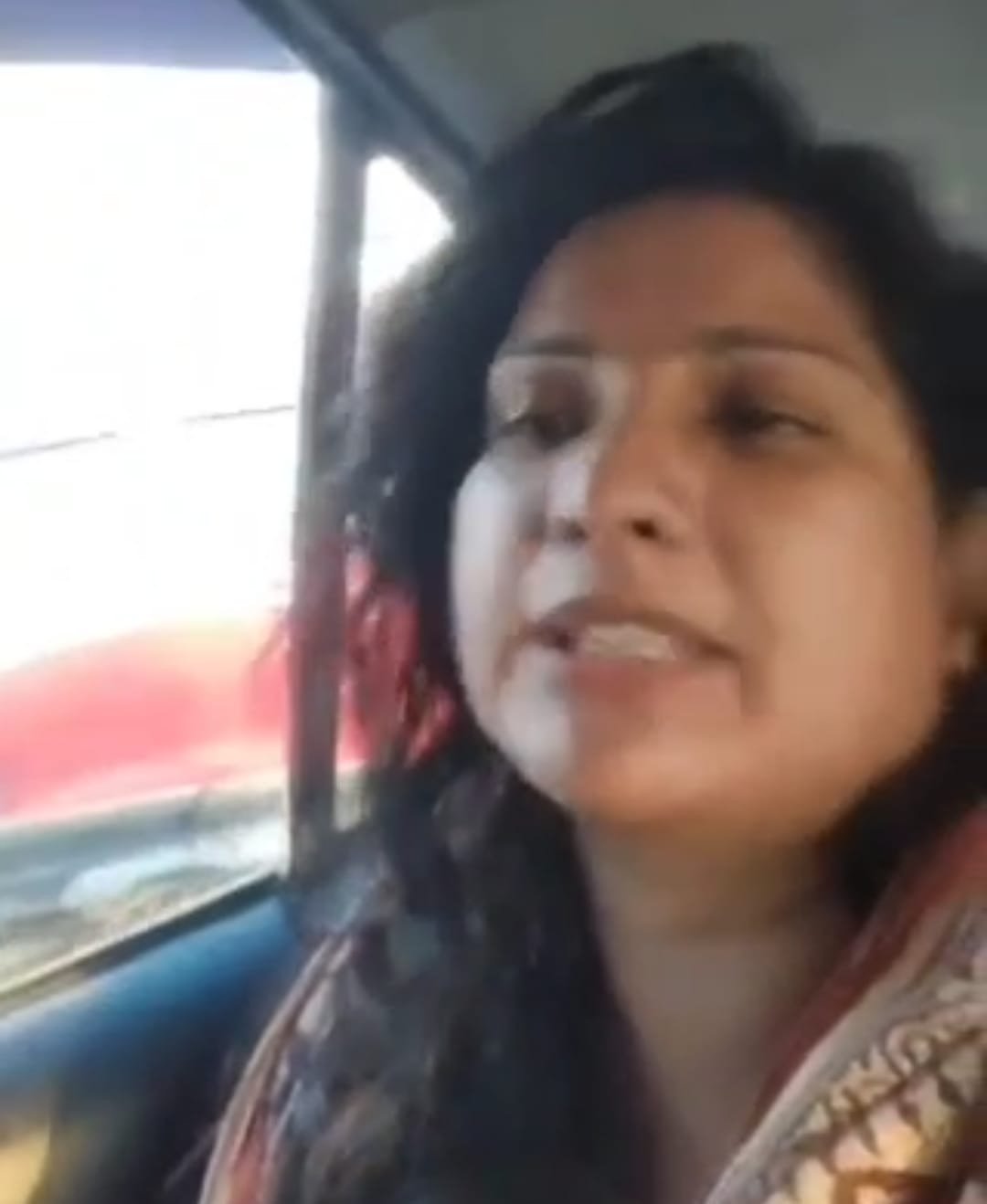 पूर्व बाहुबली विधायक की पत्नी फूट-फूट कर रोई
