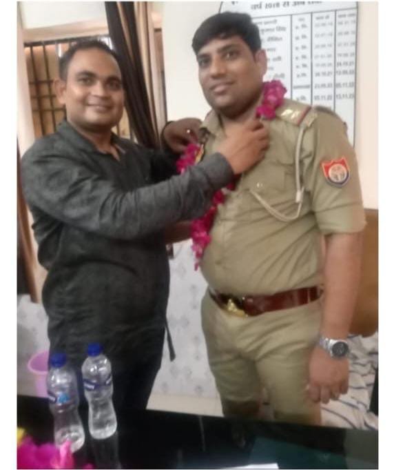 हिस्ट्रीशीटर ने नवागत थानाध्यक्ष को पहनाई माला,कमिश्नर साहब ने किया लाइन हाज़िर