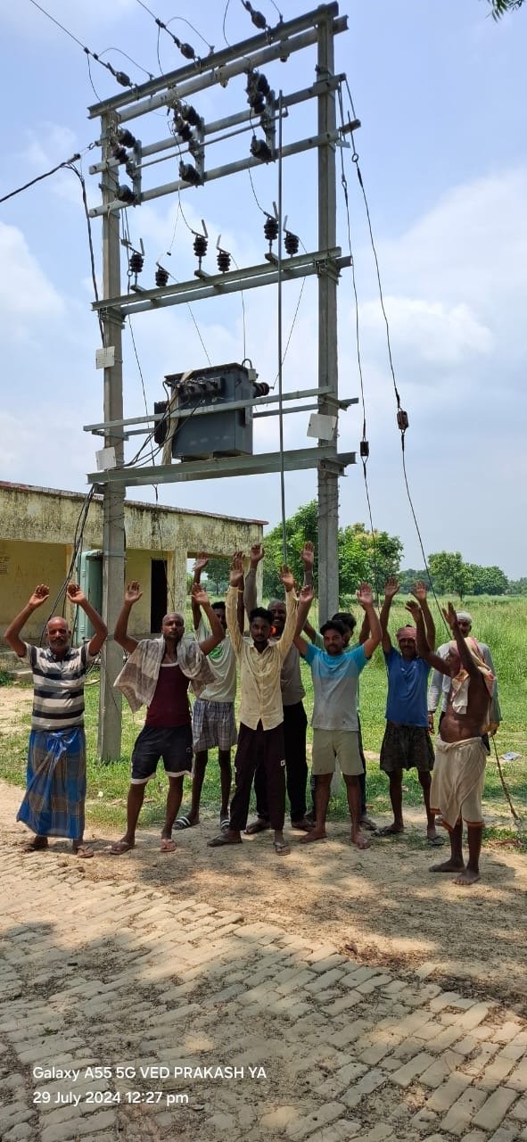 जे ई की मनमानी से अक्रोशित हैं गडरी अनुसूचित बस्ती के लोग