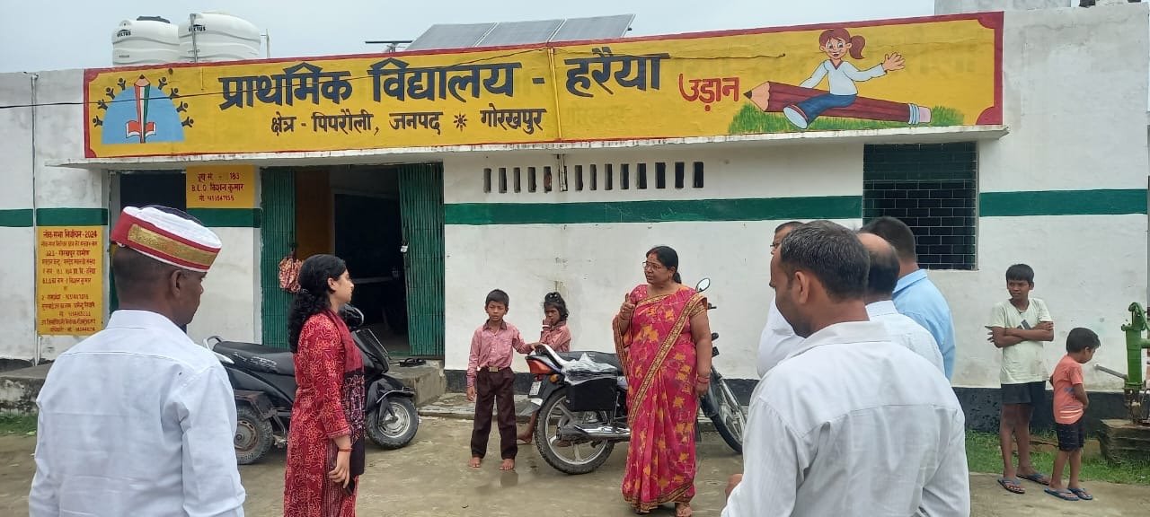 शिक्षण कार्य की गुणवत्ता, शिक्षक-शिक्षिकाओं व छात्र-छात्राओं की उपस्थिति को जॉइंट मजिस्ट्रेट ने किया जॉच