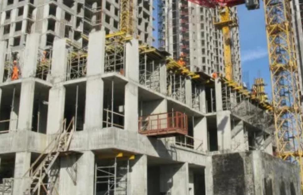 बिल्डरों और उद्योगों को बिजली कनेक्शन देने में प्राथमिकता.