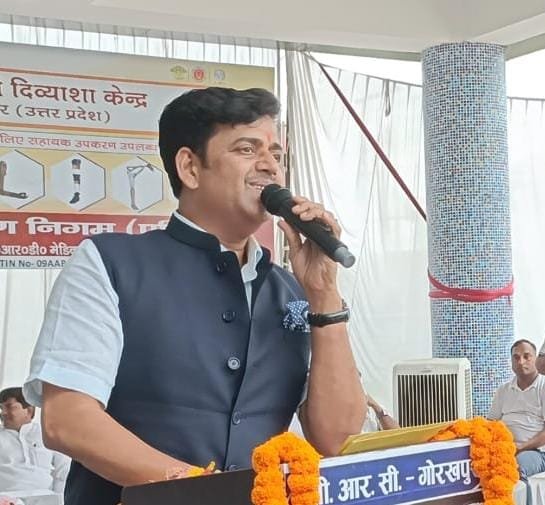गोरखपुर से होकर चलायी जाए राजधानी एक्सप्रेस