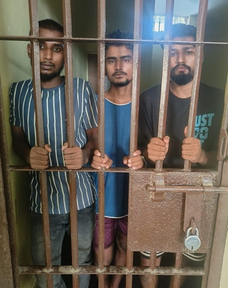 चोरी के सामान के साथ तीन चोर गिरफ्तार