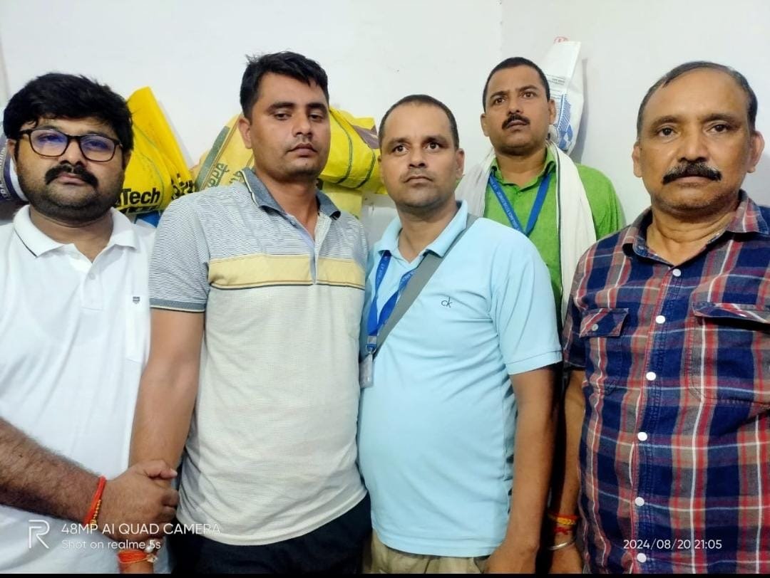रिश्वत लेते हुए सब इंस्पेक्टर सुनील यादव को विजिलेंस टीम गोरखपुर द्वारा रंगे हाथ गिरफ्तार किया गया
