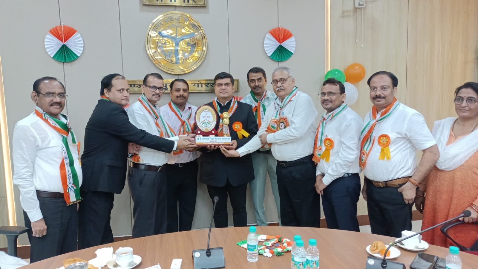 मंडलायुक्त अनिल ढींगरा ने कमिश्नर भवन पर किया ध्वजारोहण अपर आयुक्त कुमार बहादुर सिंह