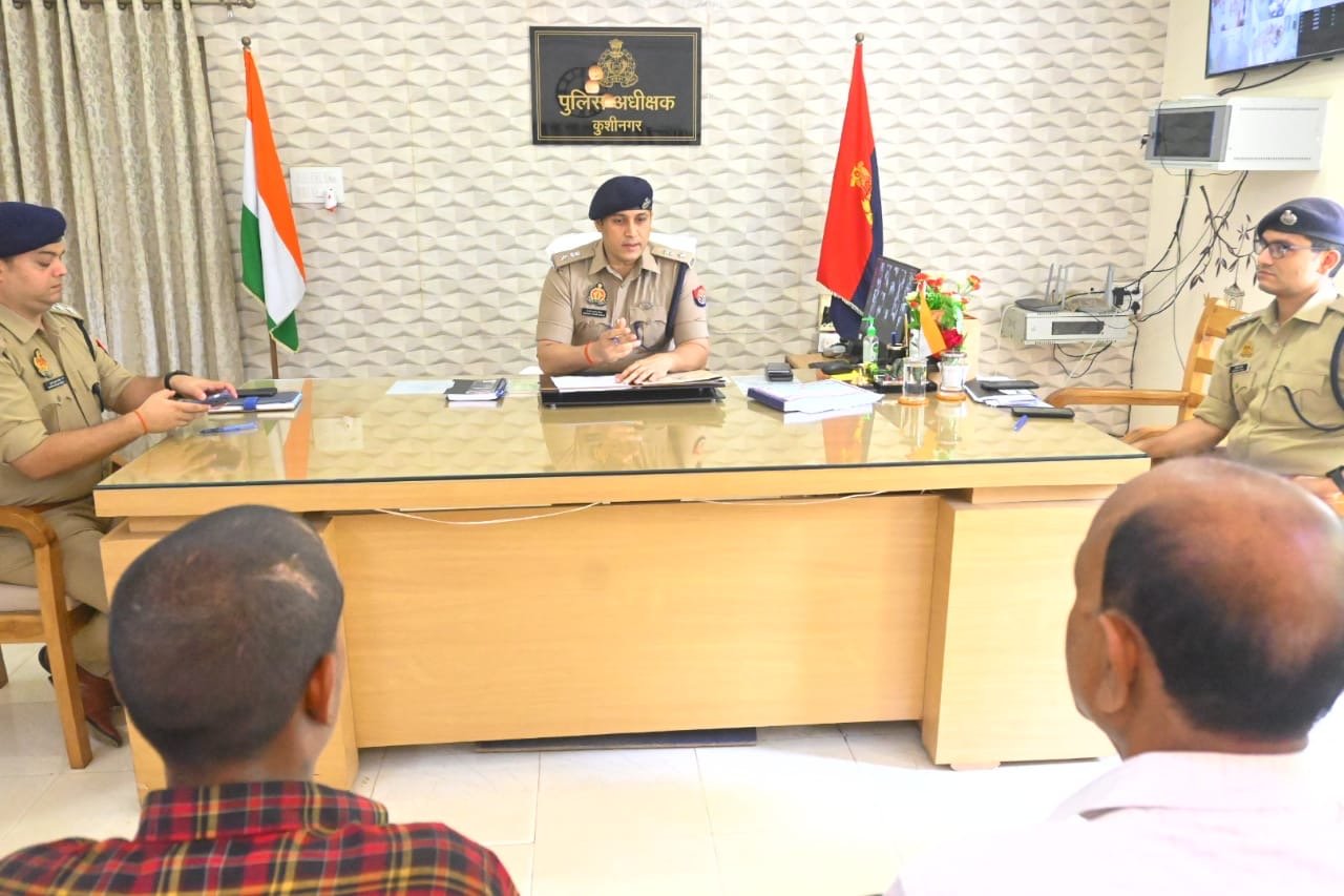 नवागत पुलिस अधीक्षक द्वारा पुलिस कार्यालय में सुनी गयी जनता की समस्याएं.