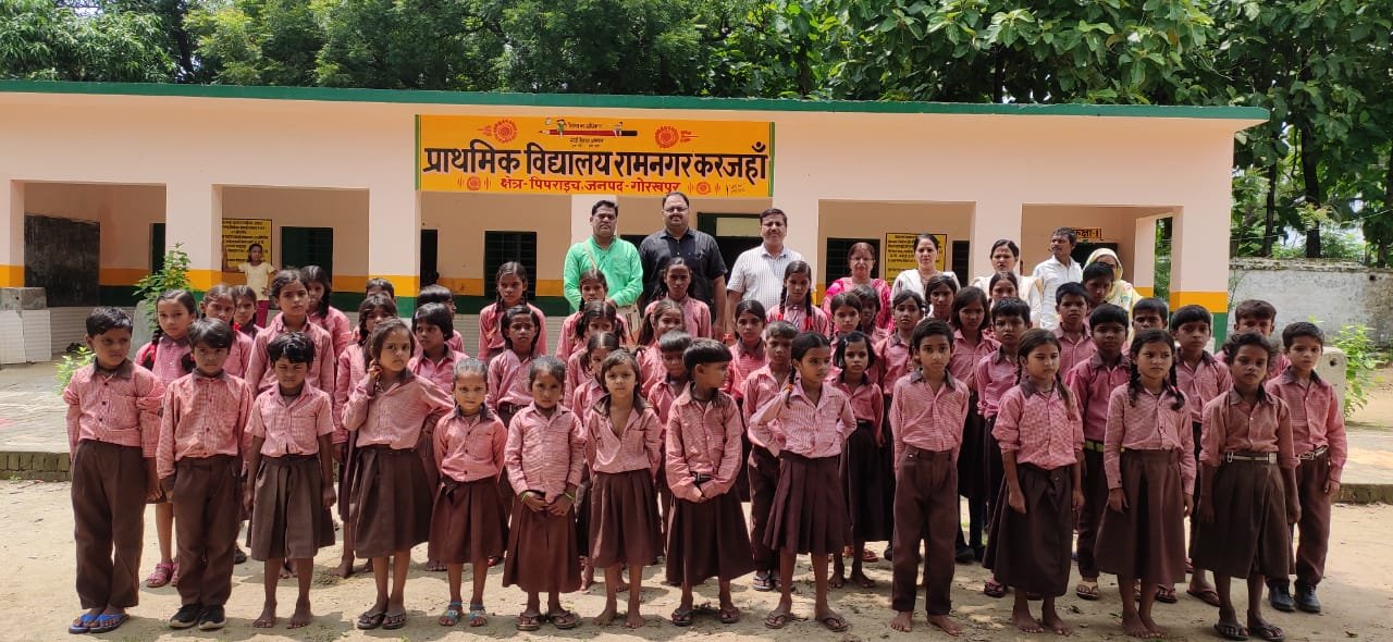 राज्यपाल उत्तर प्रदेश आनन्दीबेन पटेल की प्रेरणा से तथा द्वारा गोद लिये गये पाँच गाँवों