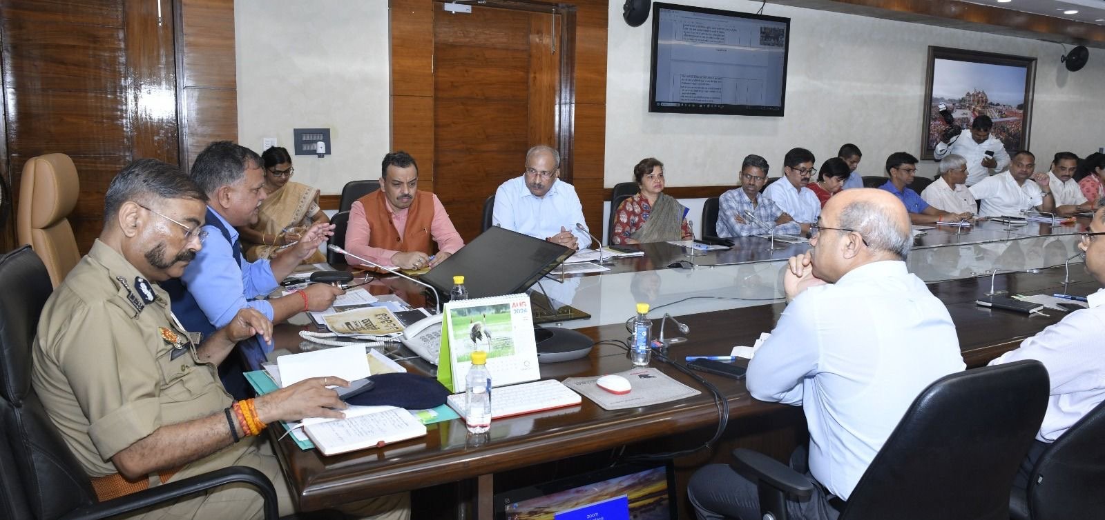 प्रदेश भर के DM और कमिश्नर के साथ वीडियो कॉन्फ्रेंसिंग