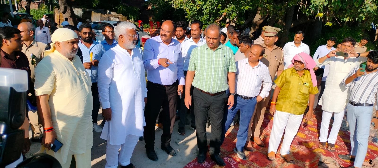 जल शक्ति मंत्री ने बुढ़नपुरा में किया सरयू नदी कटान सुरक्षा का निरीक्षण