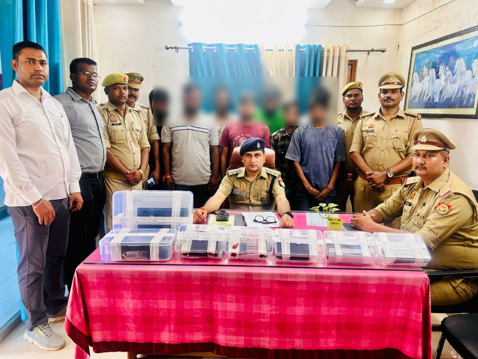 आनलाईन गेमिंग पोर्टल रेडी अन्ना में सट्टा खेलाने के नाम पर अलग-अलग