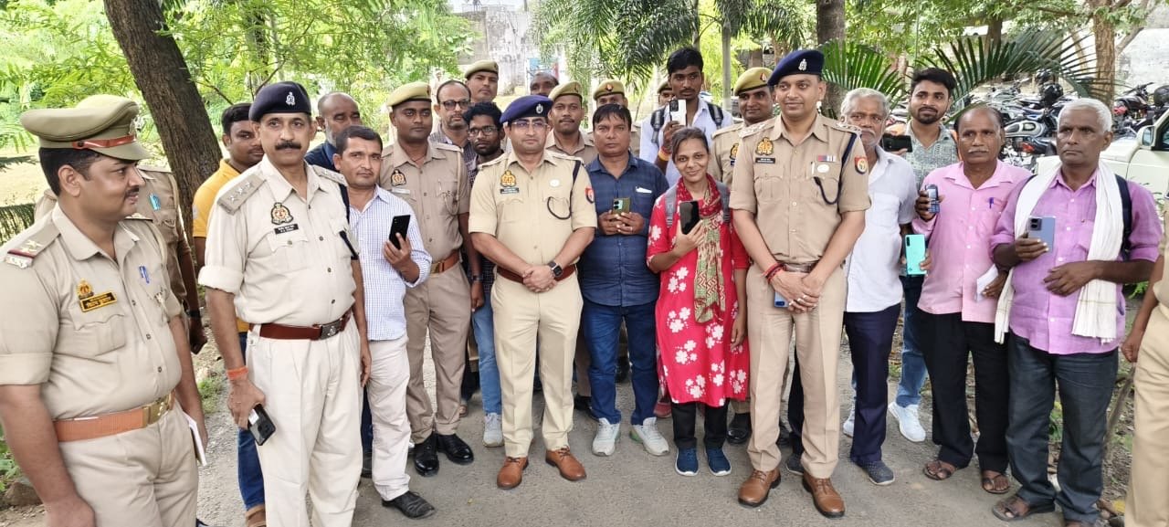15 लाख की 102 मोबाइल जीआरपी पुलिस ने मोबाइल धारकों को सुपुर्द कि