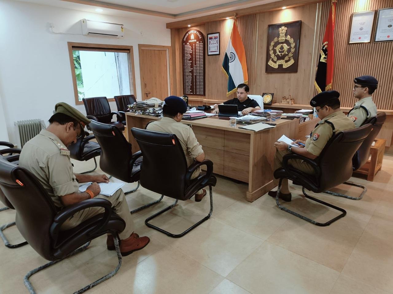 नवरात्रि/दुर्गापूजा/दशहरा को सकुशल संपन्न कराने के लिए एसएसपी ने की बैठक