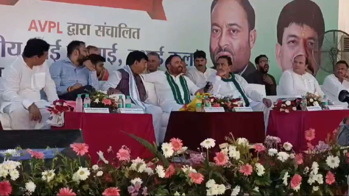 मुज़फ्फरनगर मे आपस मे भीड़े यूपी सरकार के दो मंत्री