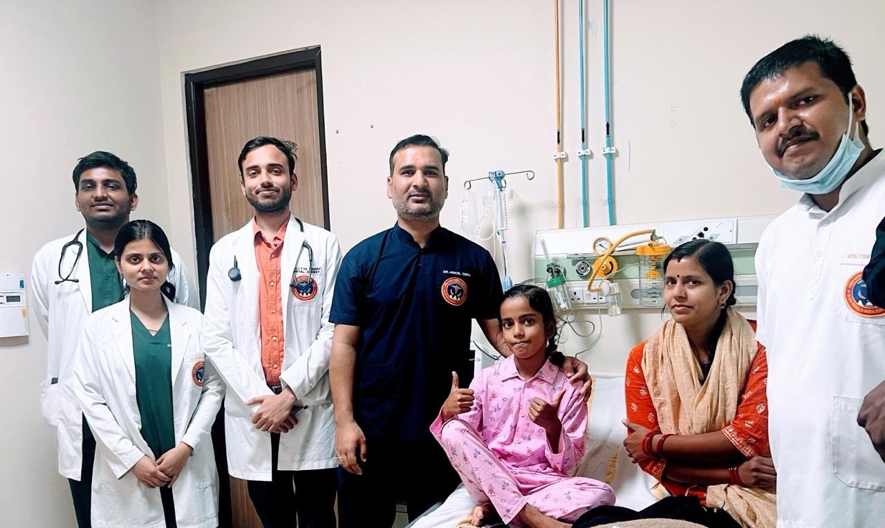 एक महत्वपूर्ण चिकित्सा उपलब्धि में, AIIMS गोरखपुर ने अपने सबसे कम उम्र 7 साल के मरीज पर सफल लैप्रोस्कोपिक कोलेसिस्टेक्टोमी की