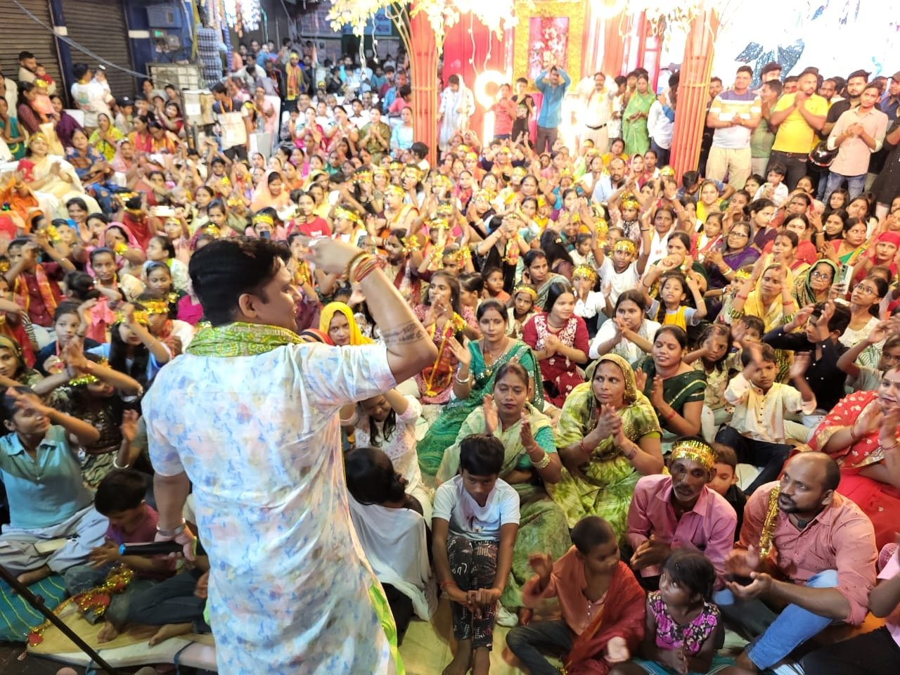 माँ भगवती जागरण मे देर रात श्रद्धालु भक्ति गीत पर खूब झूमे