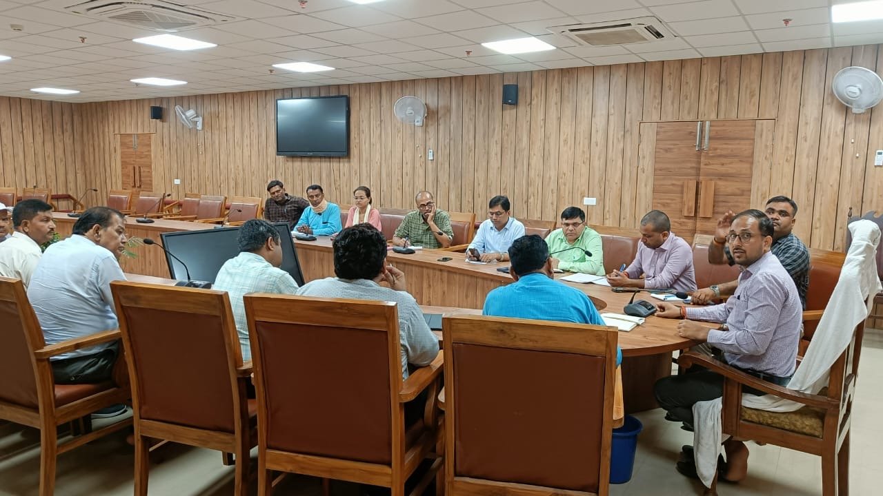 विसर्जन वाली गाड़ियां कीचड़ में न फंसे इसके लिए रावीश की पर्याप्त व्यवस्था रखी जाए