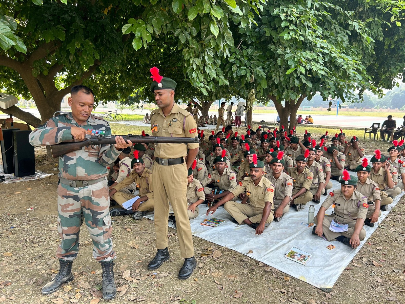 सयुक्त वार्षिक प्रशिक्षण शिविर में दूसरे दिन कैडेट्स ने शस्त्र प्रशिक्षण और फायरिंग प्रशिक्षण सीखा
