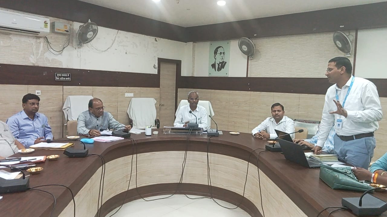 ‘‘नवाचारों पर दें जोर, नियमित समीक्षा से सुदृढ़ करें स्वास्थ्य सेवाएं’’