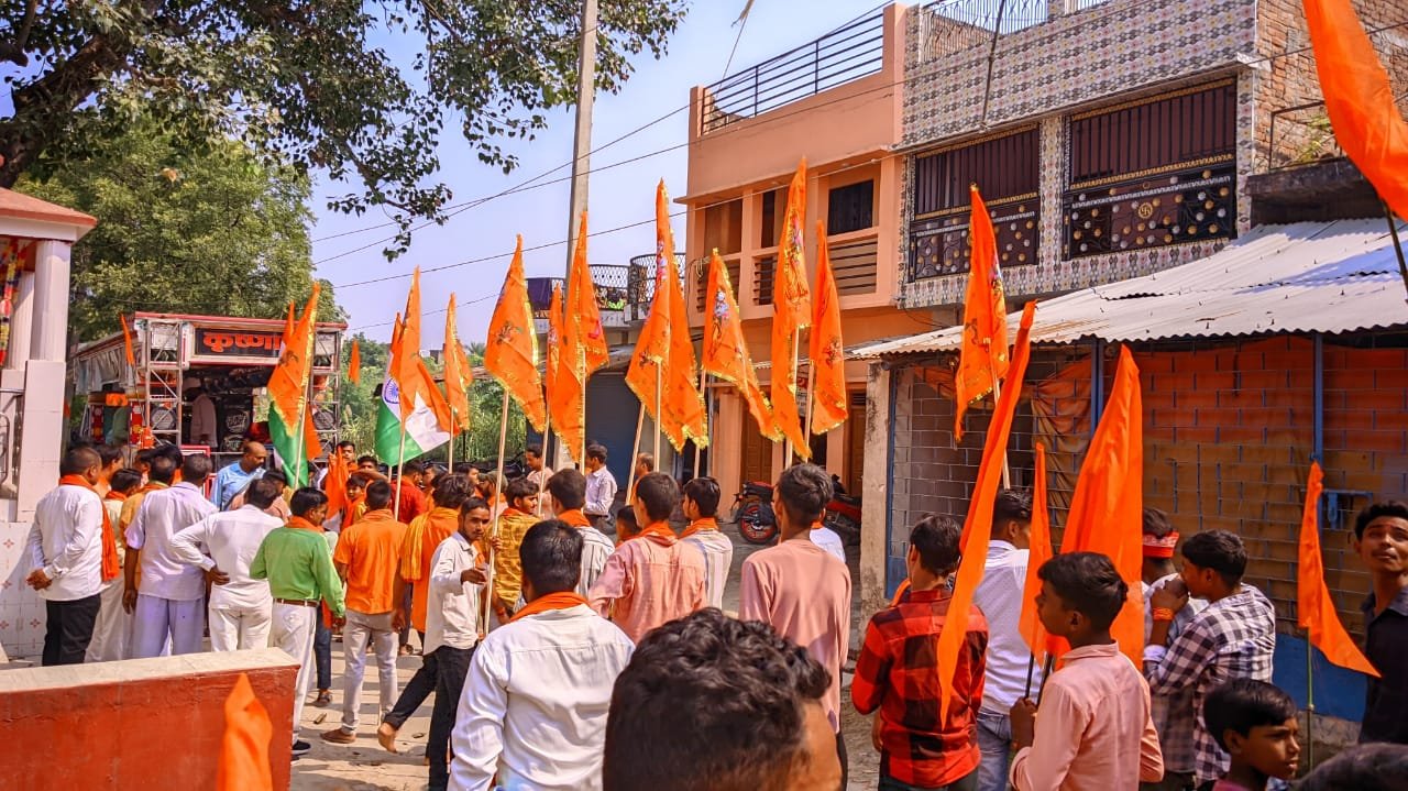महर्षि वाल्मीकि जयंती के अवसर पर बजरंग दल के कार्यकर्ताओं ने निकाली शोभायात्रा