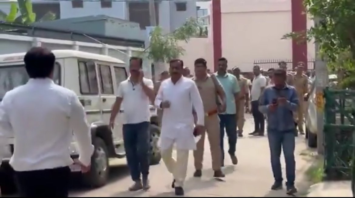 उत्तर प्रदेश जिला लखीमपुर खीरी में BJP विधायक योगेश वर्मा को थप्पड़ मारा।