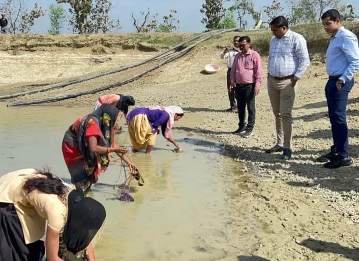 मखाना की खेती को प्रोत्साहित कर किसानों का खजाना बढ़ाएगी योगी सरकार