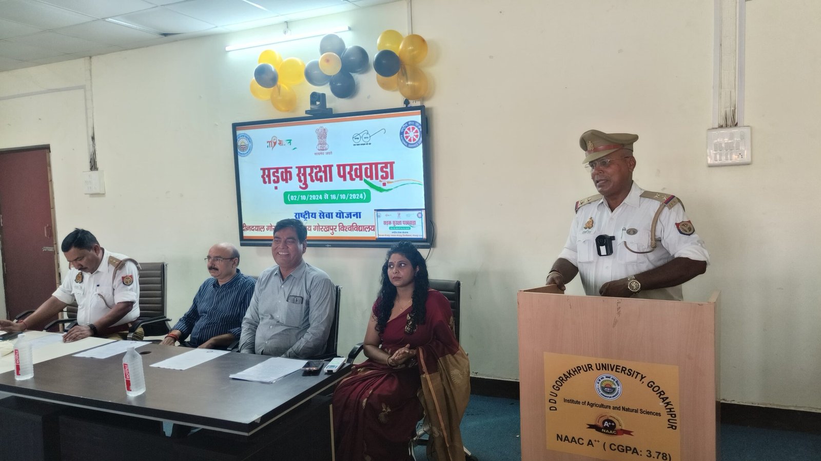 सड़क सुरक्षा पखवाड़ा के अंतर्गत लोगों को किया गया जागरूक