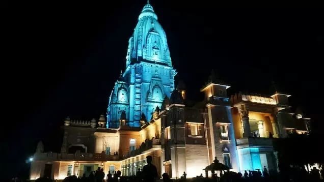 वाराणसी  बाबा विश्वनाथ मंदिर में अब हर रोज 3 हजार लोगों को कराया जाएगा भोजन