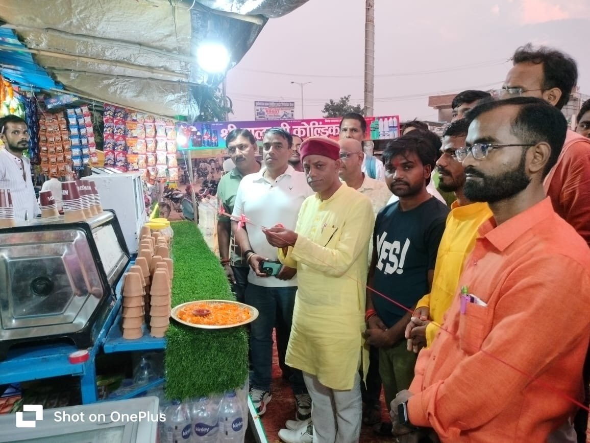 बस स्टैण्ड पर कोल्ड्रिंक काफ़ी शॉप का शुभारम्भ.