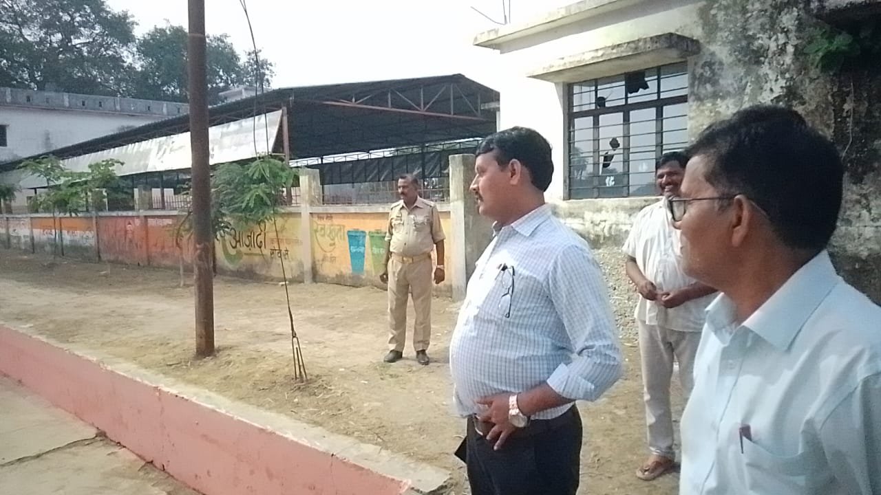 एसडीम ने छठ घाटों पर सुरक्षा व्यवस्था का लिया जायजा