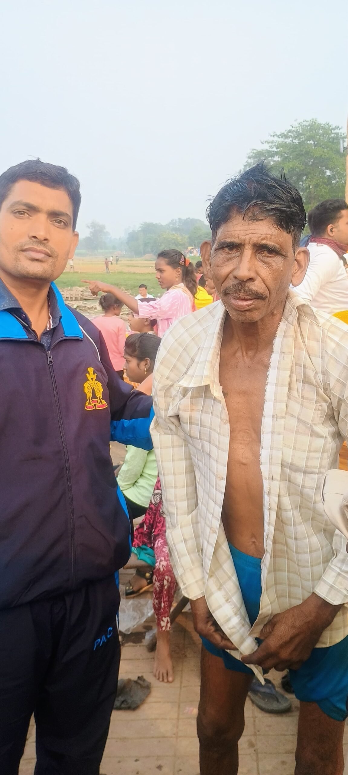 बच्चों एवं महिला को पी ए सी जवानो ने तत्परता दिखाते हुए जान बचाई