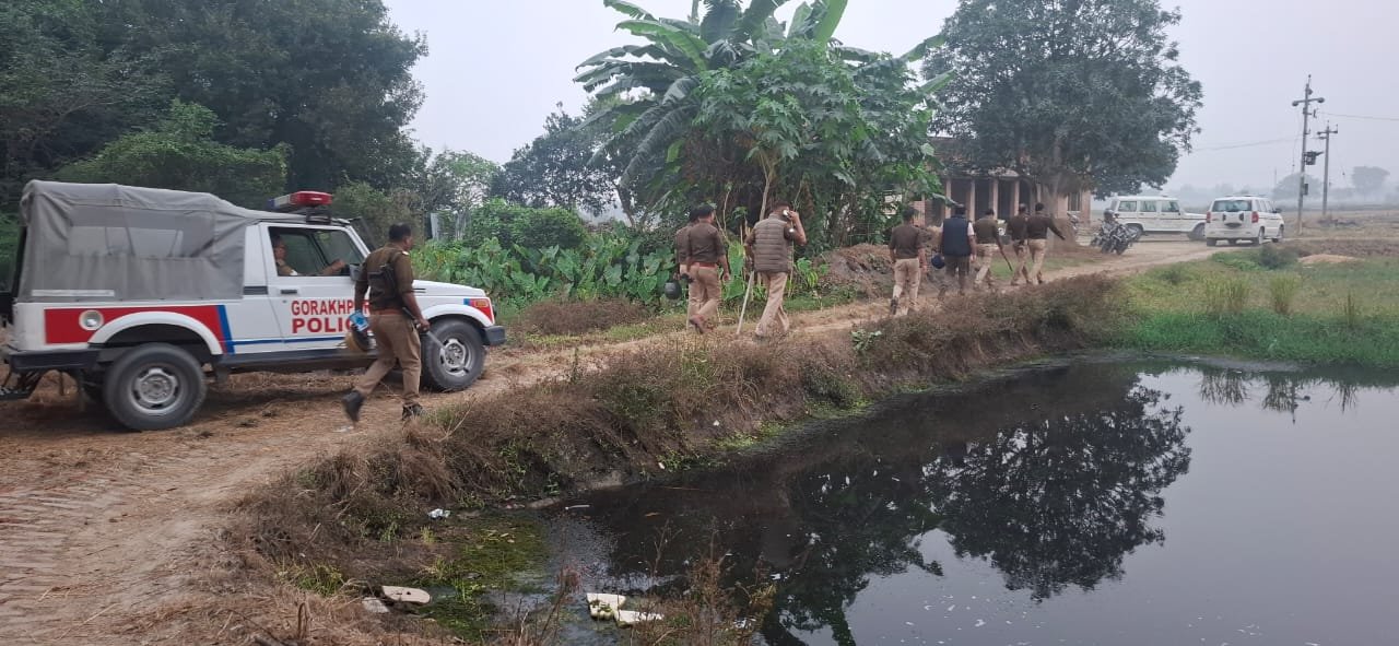 जमीनी विवाद में पहुंचे चौकी इंचार्ज को दबंगो ने बंधक बनाकर पीटा