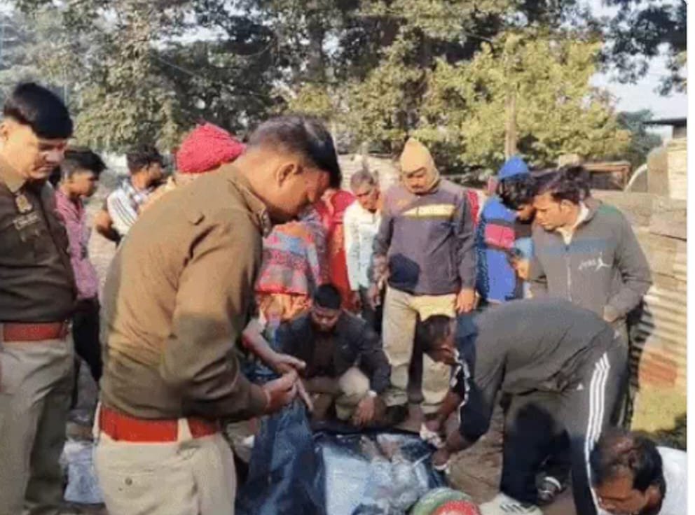 रेलवे स्टेशन परिसर में मिला युवक का शव, हत्या की आशंका