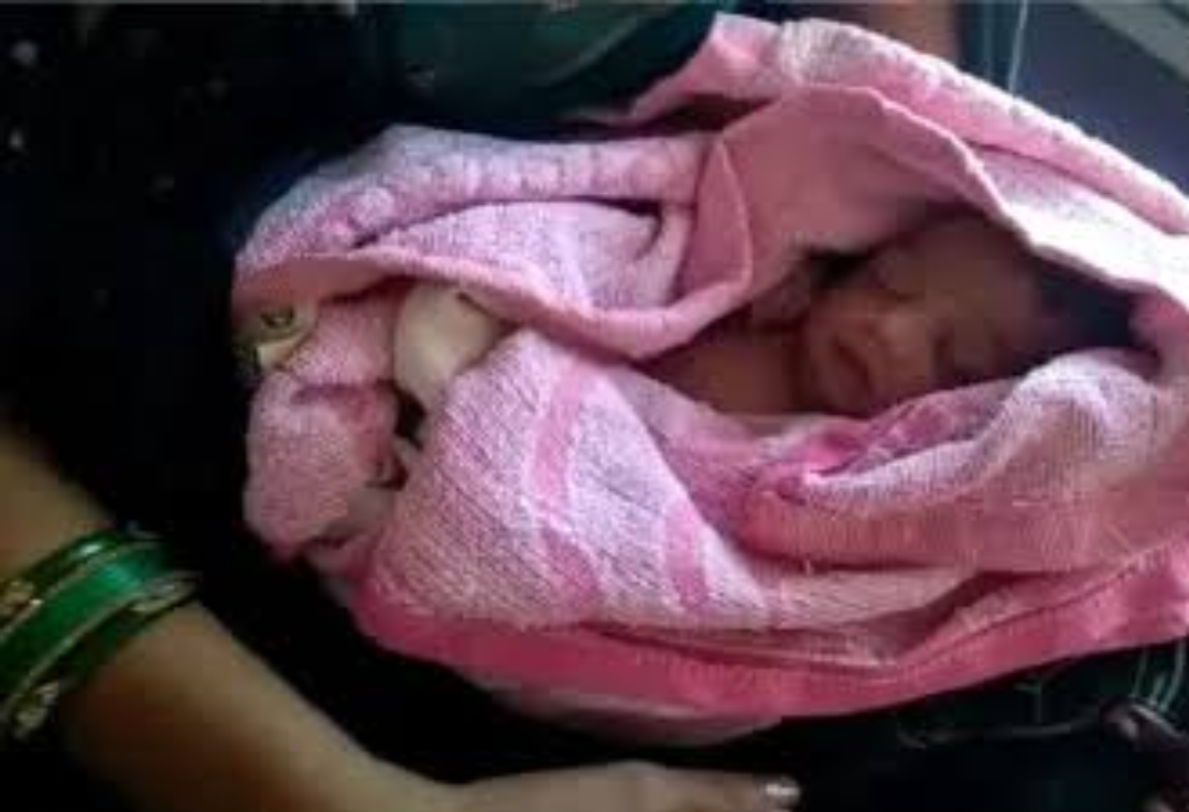 सीएम योगी सक्रिय 12 घंटे में रिपोर्ट तलब डिप्टी सीएम-स्वास्थ्य सचिव झांसी रवाना