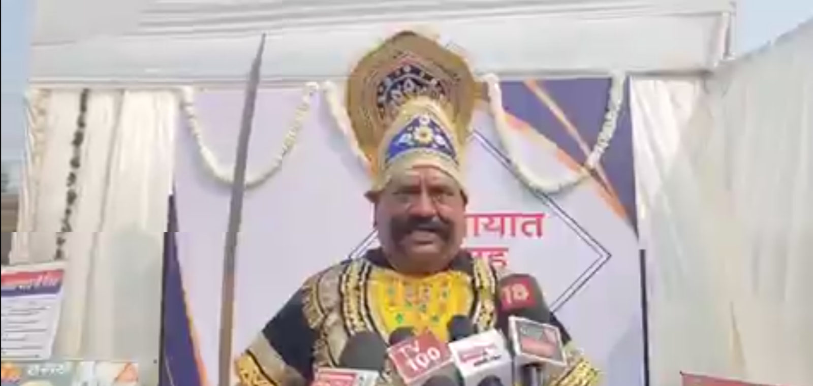 आगरा पुलिस ने यातायात जागरूकता केअपनाया अद्भुत तरीका
