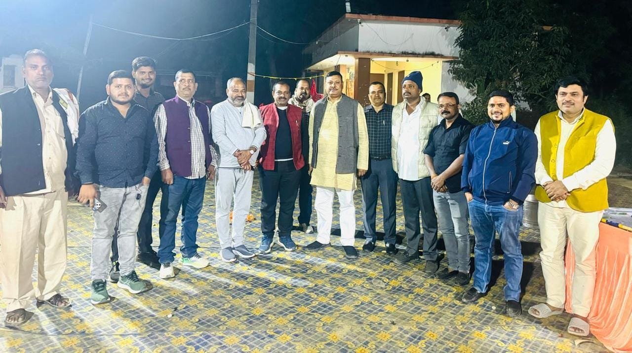समाजसेवी ने सीओ के विदाई समारोह में लोगो को दिया प्रीतिभोज