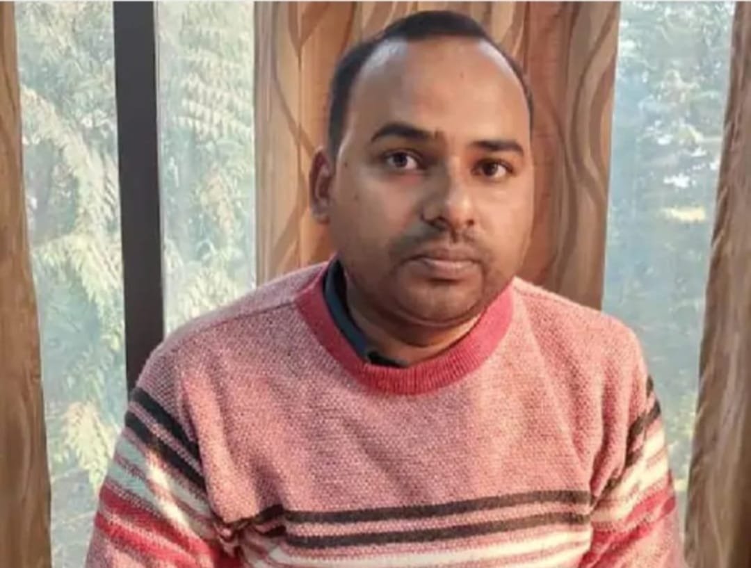 लखनऊ : एक लाख घूस लेते जूनियर इंजीनियर गिरफ्तार