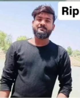ट्रांसफार्मर से टकराये बाइक सवार,एक की दर्दनाक मौत,दूसरा गंभीर