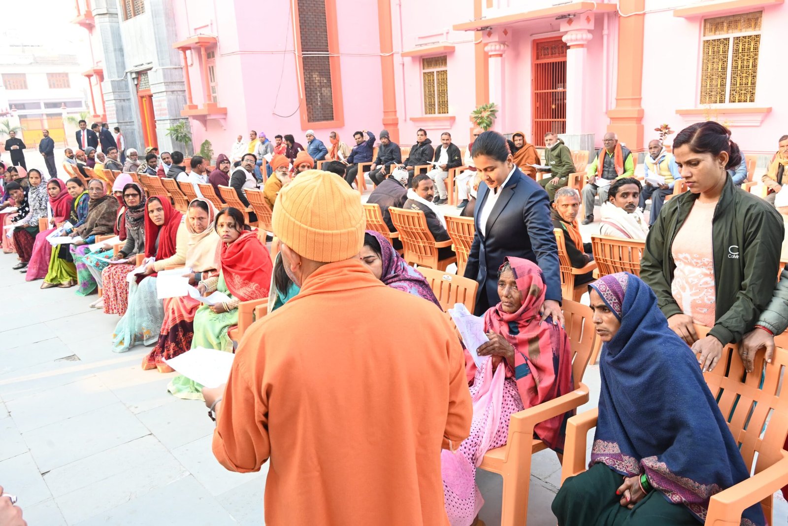 घबराइए मत, हर शिकायत पर कराएंगे प्रभावी कार्रवाई : सीएम योगी