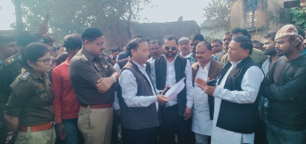 प्रशासन के द्वारा शव के अन्तिम संस्कार कराने में छुटे पसीने