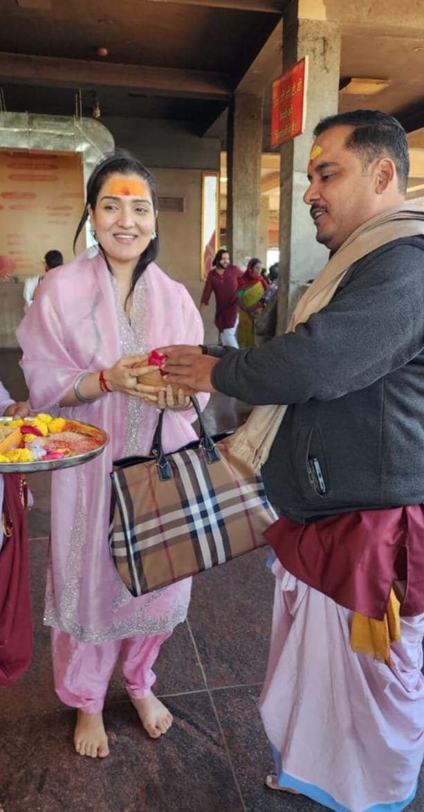 फिल्म अभिनेता गोविंदा की बेटी टीना आहूजा आई उज्जैन