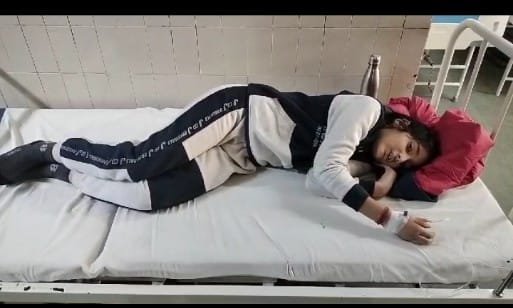 बस्ती मेडिकल कालेज में डॉक्टरों की नहीं सुनते एक्सरे टेक्नीशियन जिससे मरीज हो रहे परेशान