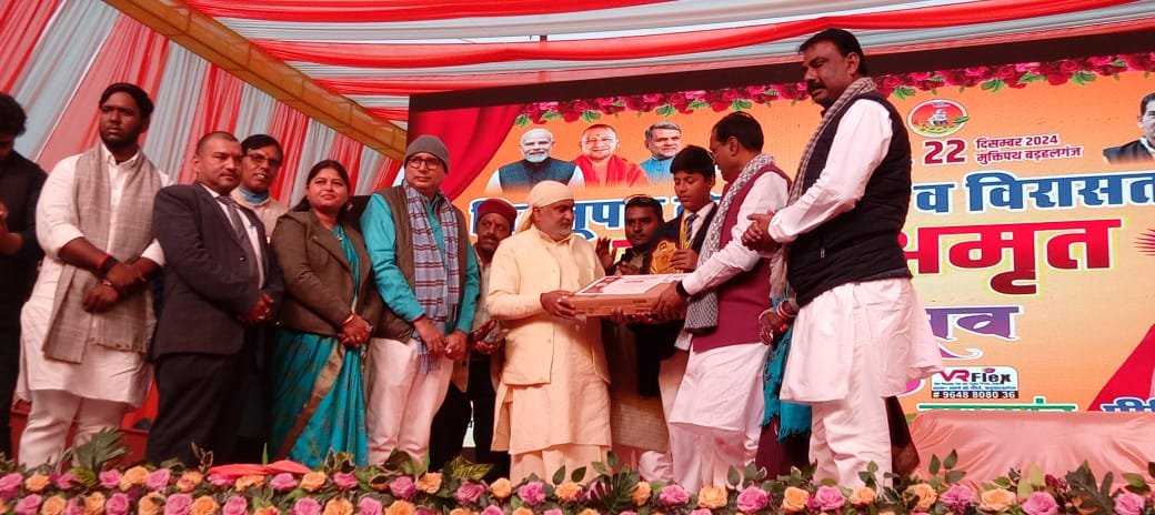 महोत्सव में युवा कलाकारों के प्रदर्शन से झूम उठे लोग