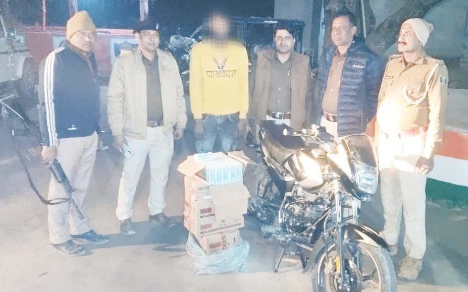 70.2 लीटर देशी शराब के साथ दस हजार रूपए का इनामी शराब तस्कर गिरफ्तार