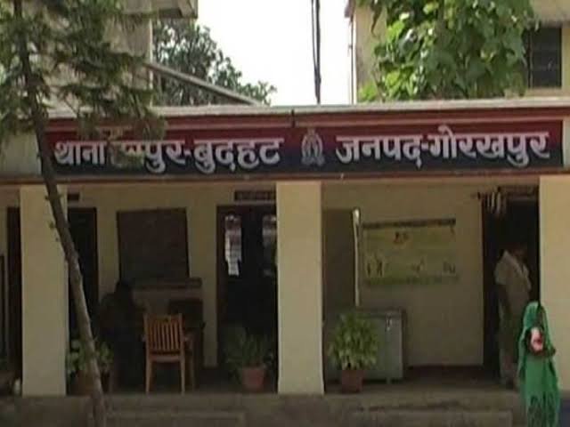 मारपीट कर बाइक क्षतिग्रस्त करने के मामले में तीन पर केस दर्ज