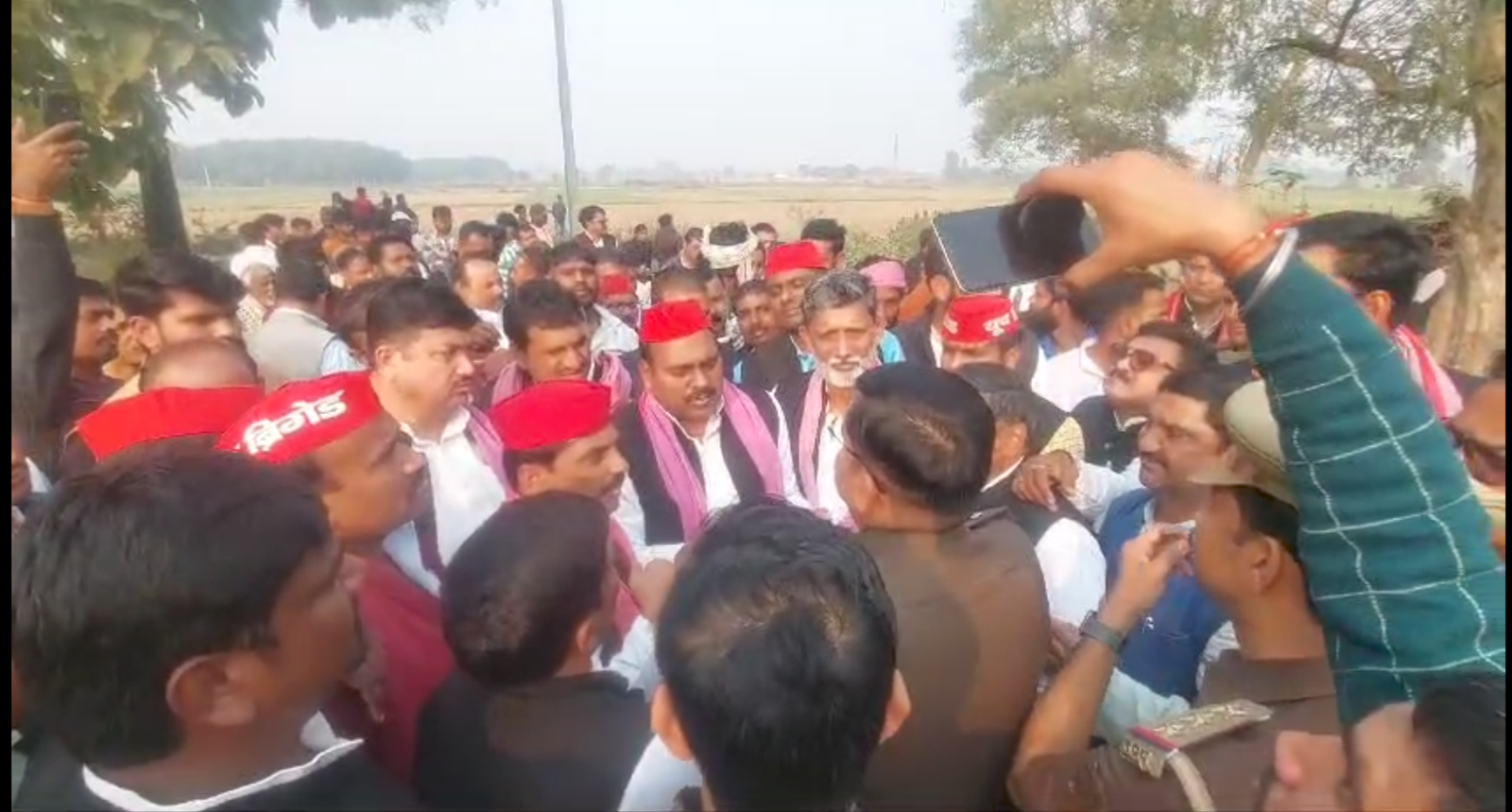 समाजवादी पार्टी का प्रतिनिधि मण्डल गिरफ्तार