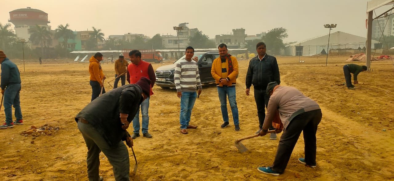गोरखपुर महोत्सव के लिए जिला प्रशासन युद्ध स्तरीय तैयारीयों में जुटा