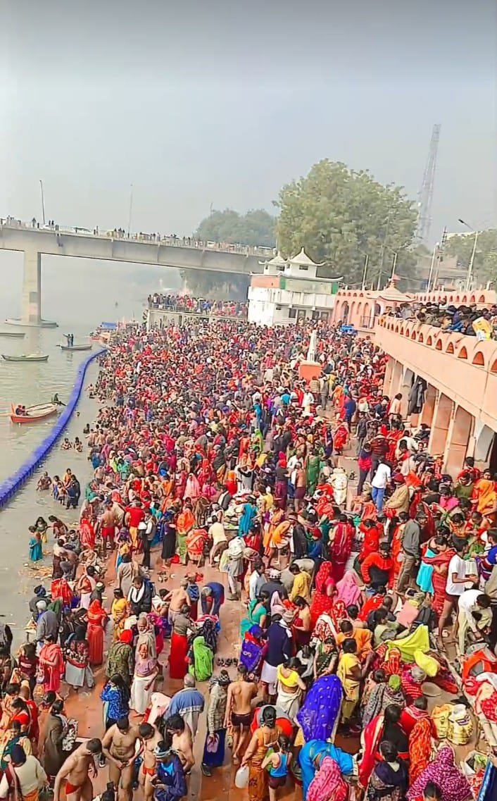 मौनी अमावस्या पर लाखों श्रद्धालुओं ने लगाई सरयू में डुबकी