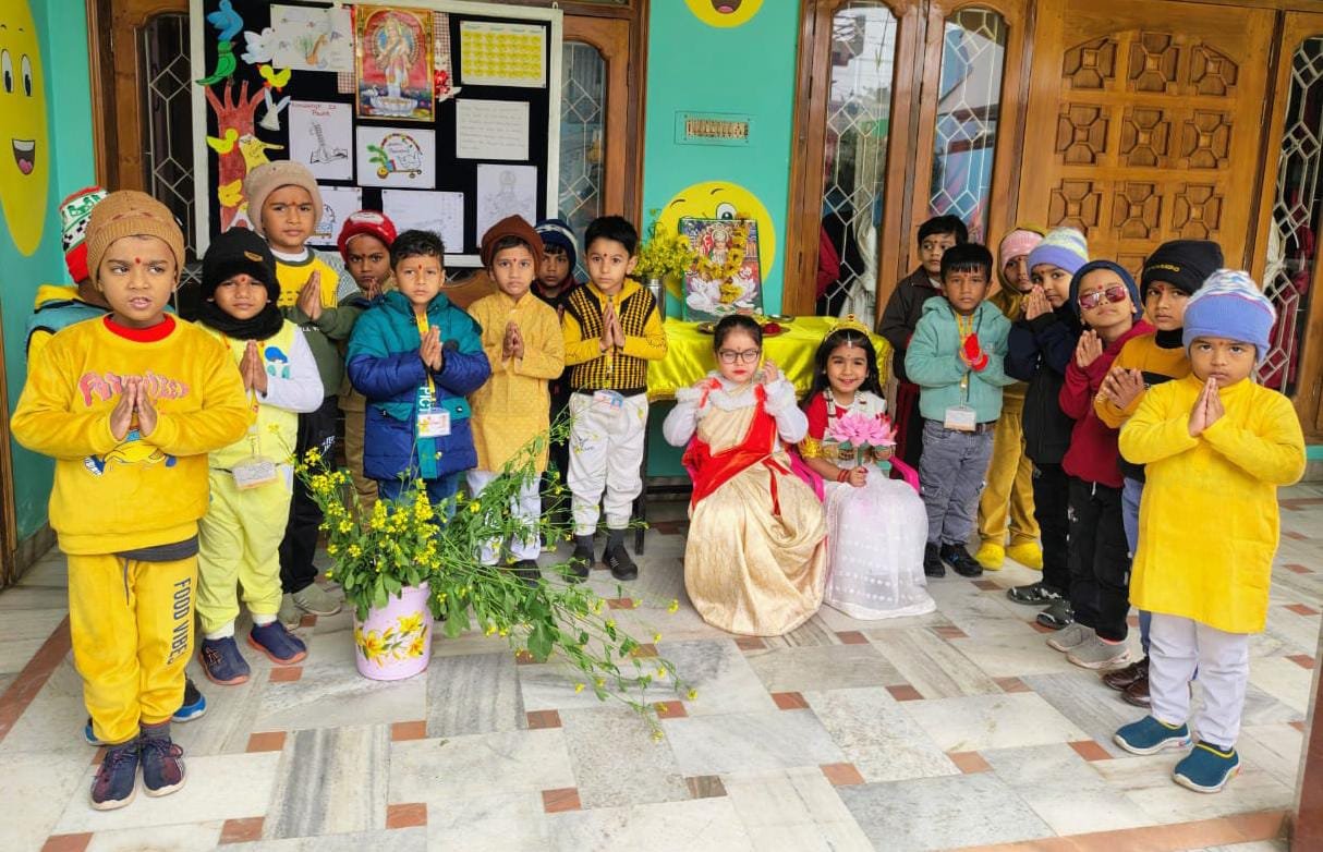 विविध कार्यक्रमों के बीच स्कूली बच्चों ने श्रद्धा पूर्वक मनाई बसंत पंचमी