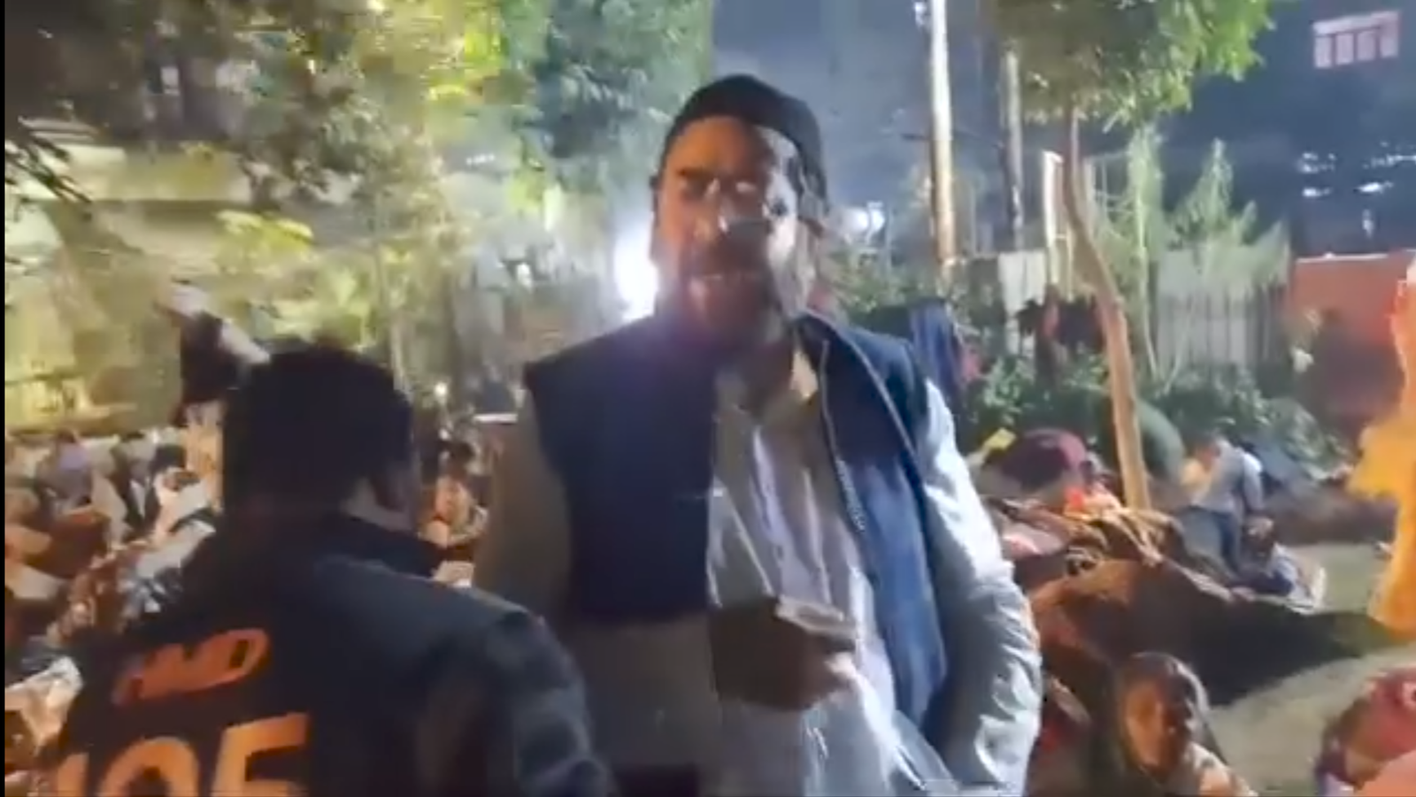 प्रयागराज के मुस्लिम लोगों ने मस्जिदों के दरवाजे खोले