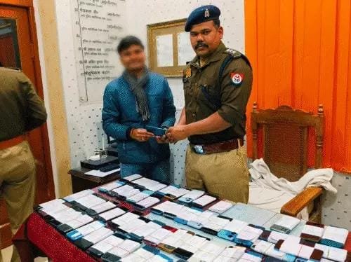 लखनऊ में 14 लाख के मोबाइल बरामद